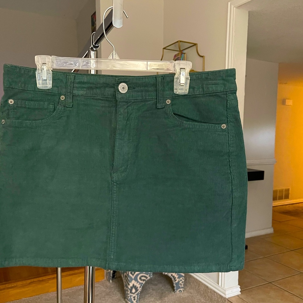 American Eagle size 12 dark green corduroy skirt. New w/o tags.